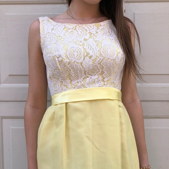 Vintage 1970's Sleeveless Yellow Lace Dress - Picture 3 of 5